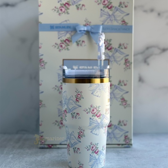 Stanley Loveshackfancy Rosa Beaux Blue The Quencher H2.0 Flowstate Tumbler 20 oz - Picture 9 of 10